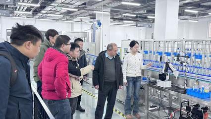 揚(yáng)州經(jīng)濟(jì)技術(shù)開發(fā)區(qū)科技局李俊副局長(zhǎng)一行訪問機(jī)械工程學(xué)院，共促工程與技術(shù)研究發(fā)展